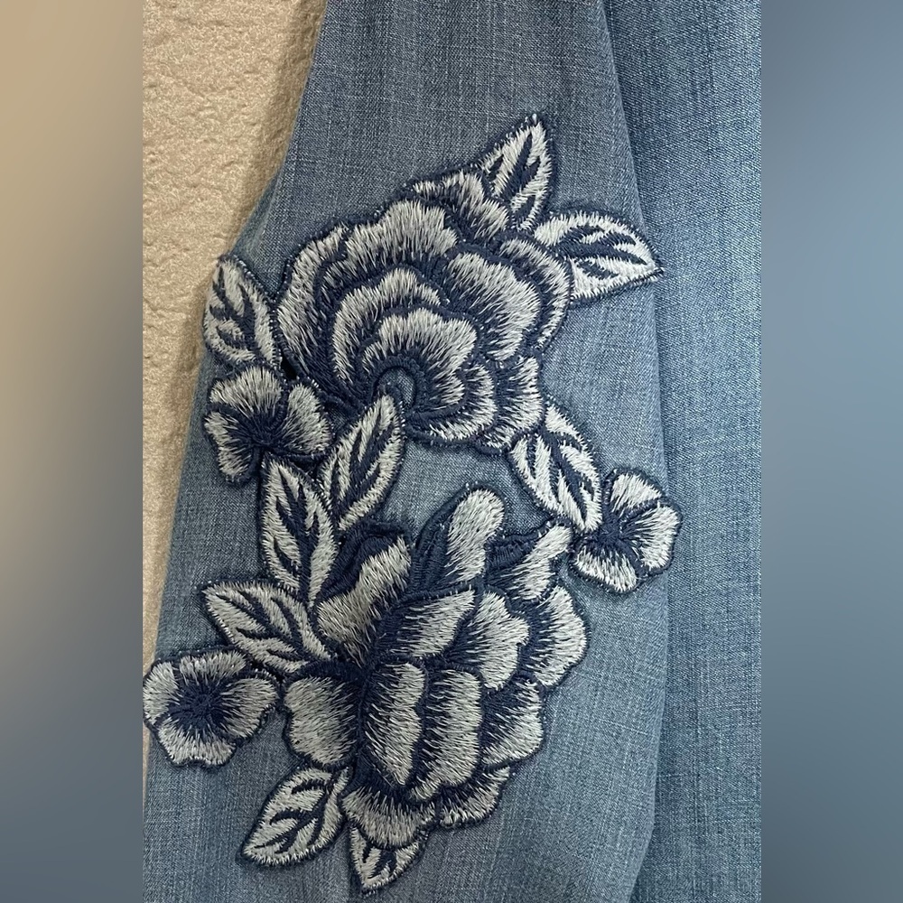 RAILS - Ingrid Floral Embroidered Patches Chambray Shirt Size XS - Picture 4 of 11